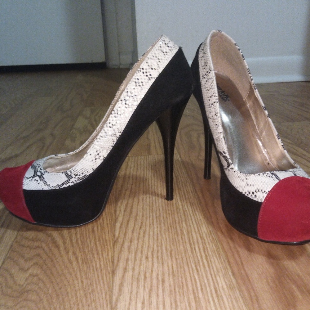 Heel - Picture 3 of 7